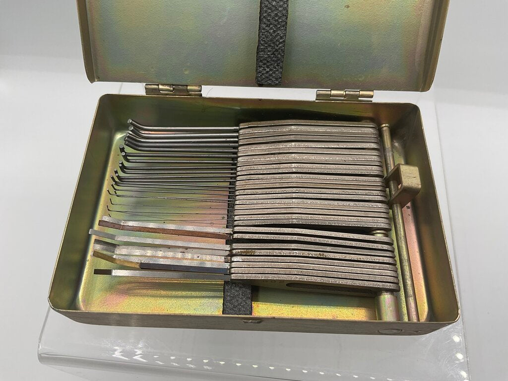 Vintage Cased Gap Feeler 28 Gauge Set (Unbranded) /s