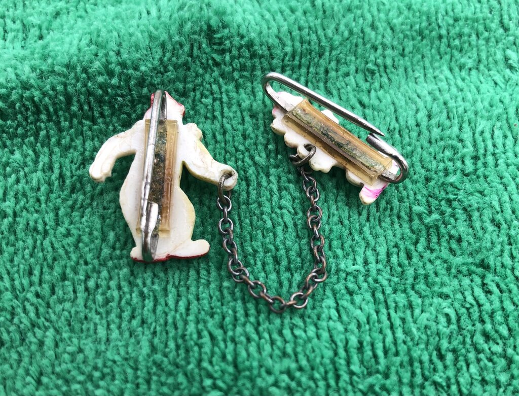 1950s/60s Circus Clown w/ Dog Dble Pin Brooch /b