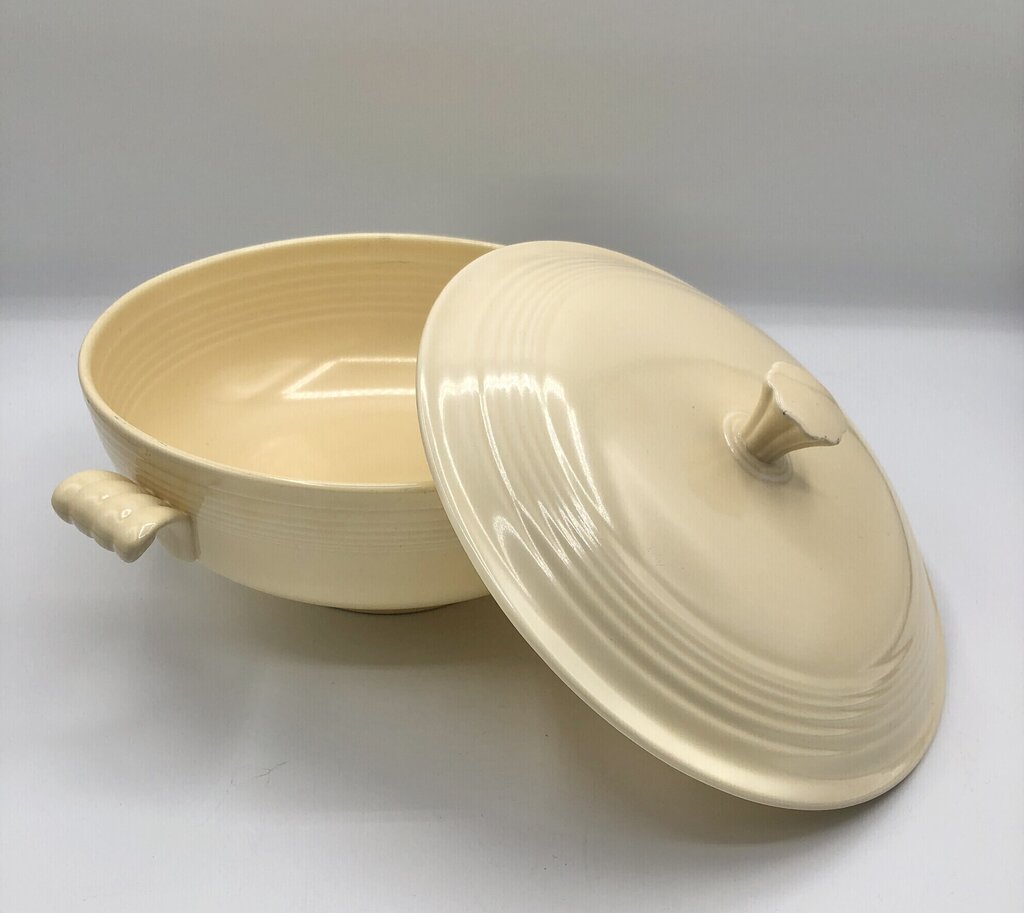 Vintage HLC Fiesta Fiestaware Ivory Covered Casserole Dish /b