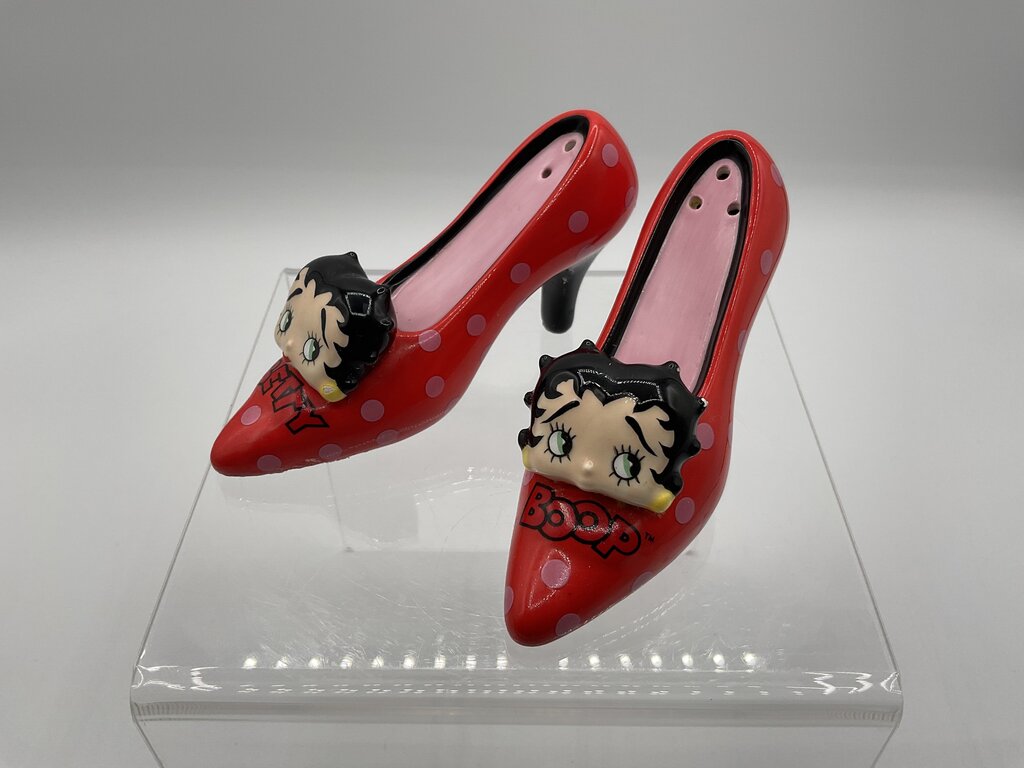 Betty Boop Lot - Salt & Pepper Shakers, Pot Holders, Ipsy Makeup Bag /sb