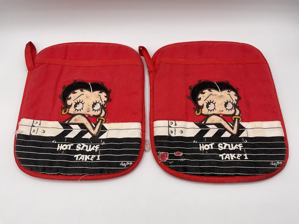 Betty Boop Lot - Salt & Pepper Shakers, Pot Holders, Ipsy Makeup Bag /sb