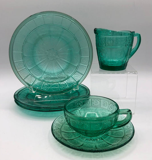 6pc Vtg Child’s Jeanette/ Pretty Polly Doric & Pansy Ultramarine Glass Dishes /b