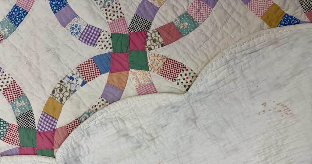 Vtg Wedding Ring Quilt Hand Pieced and Quilted /j