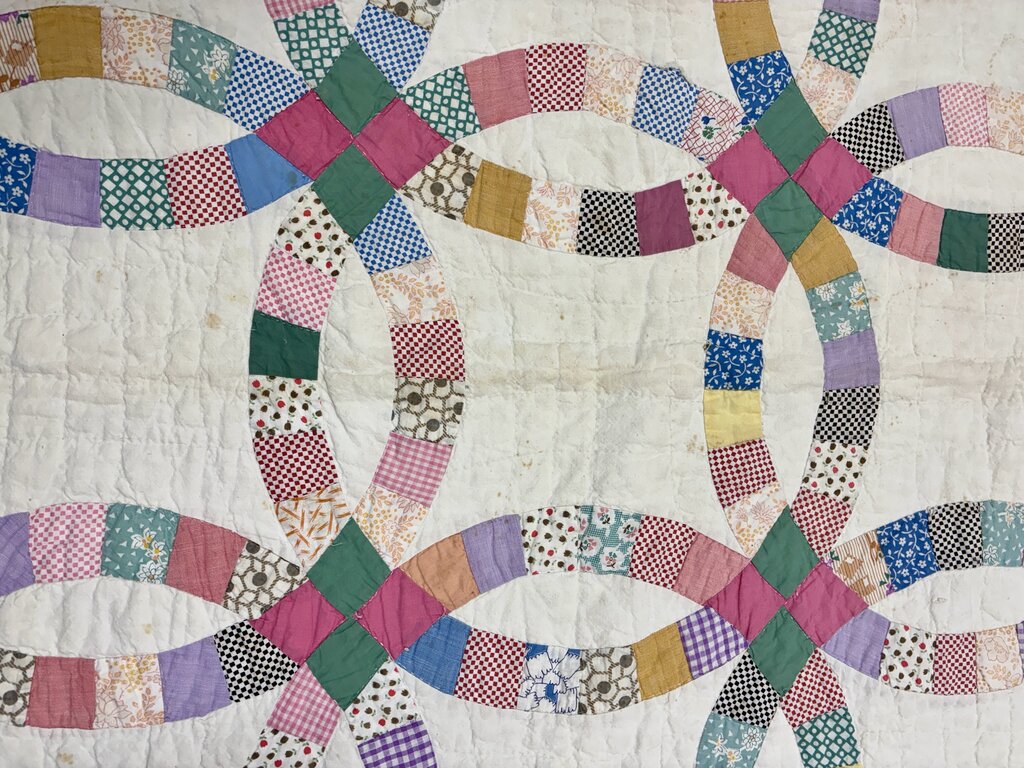 Vtg Wedding Ring Quilt Hand Pieced and Quilted /j