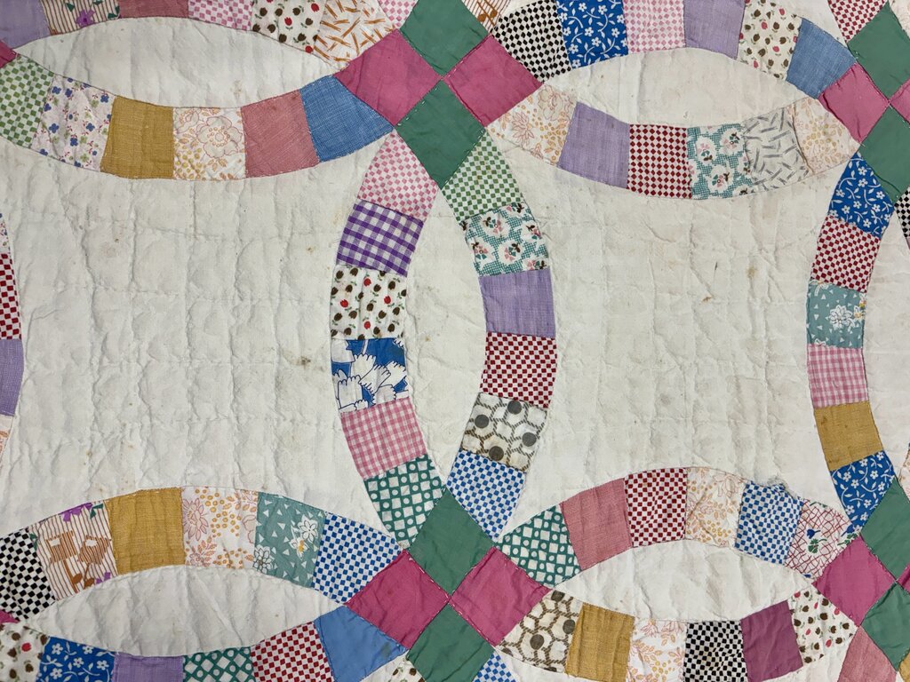 Vtg Wedding Ring Quilt Hand Pieced and Quilted /j