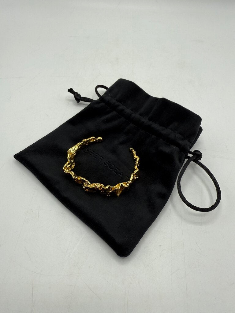 Amber Sceats Woman’s Gold Tone Emery Bracelet /ro