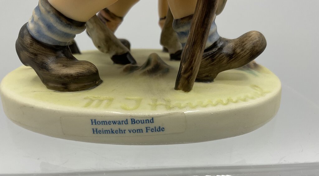 Vintage German Hummel “Homeward Bound” #334 1975 No Box /s