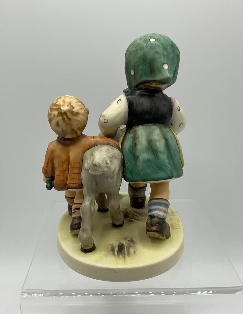 Vintage German Hummel “Homeward Bound” #334 1975 No Box /s