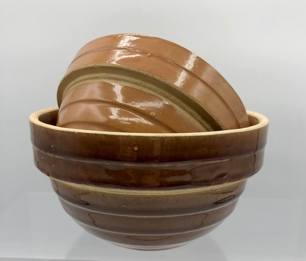 Pair 1920s Yellow Ware Nesting Bowls #5 & #6 USA /b