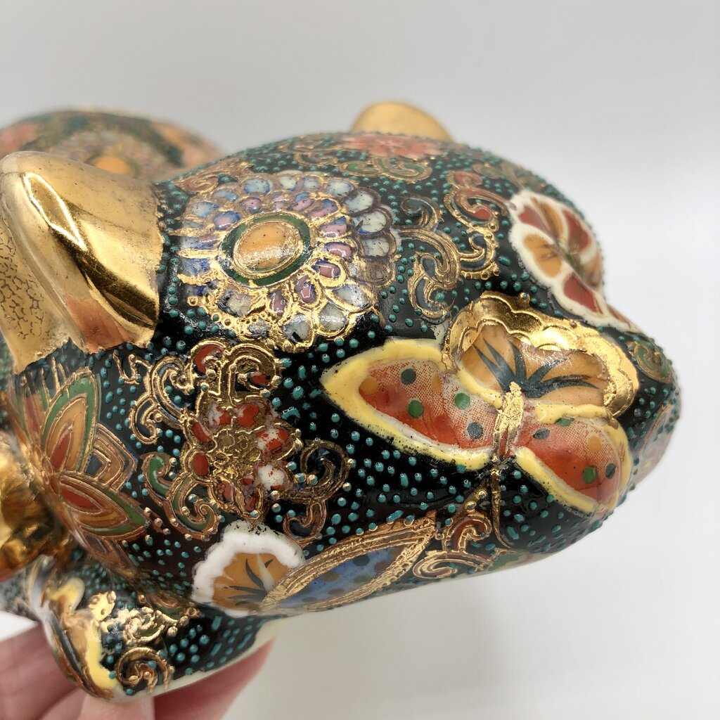 1970’s Chinese Satsuma Moriage Sleeping Cat Porcelain Figurine /b