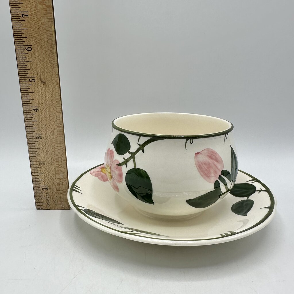Villeroy & Boch Wild Rose Gravy Boat w/Attached Underplate Made In Germany /cb