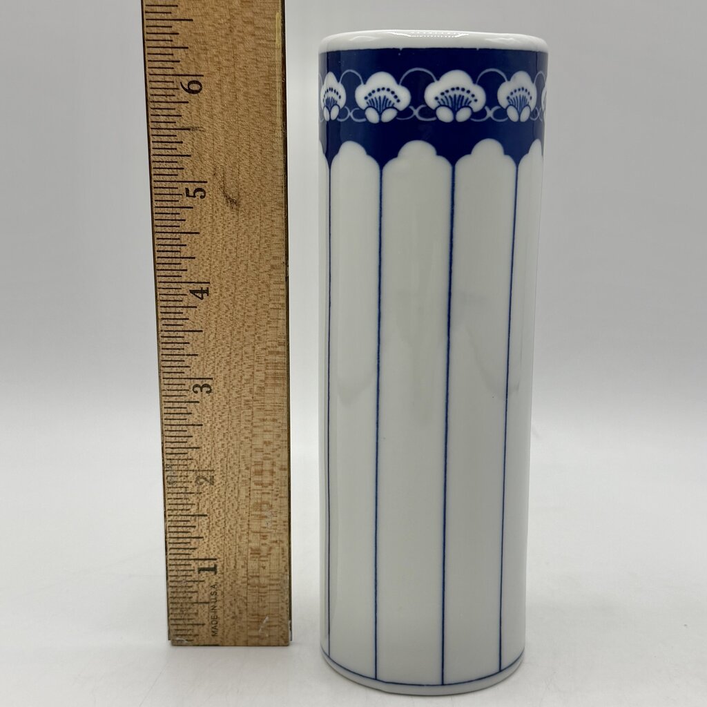 Vintage Takahashi San Francisco Blue & White Floral 6 1/2” Bud Vase /cb