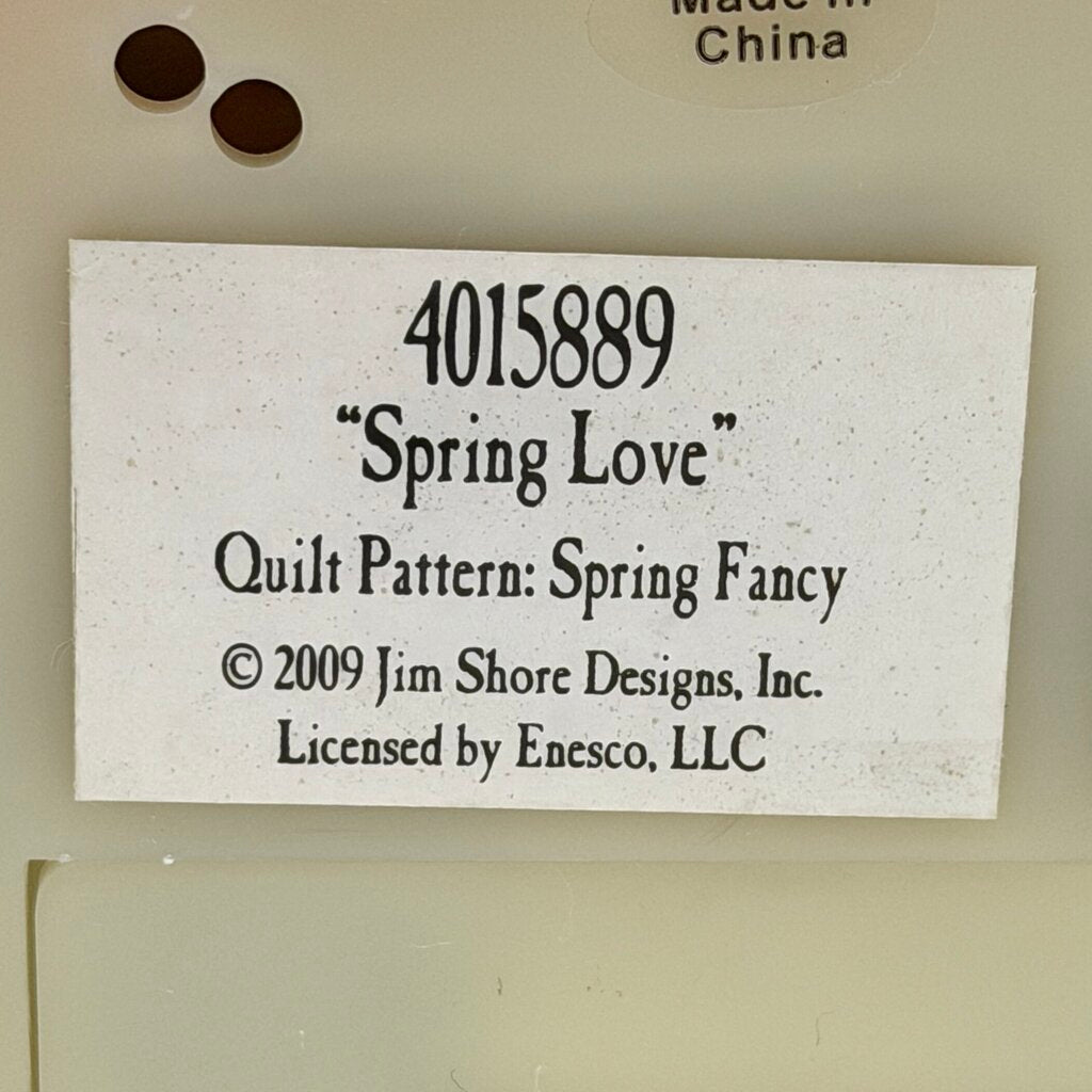 Jim Shore Heartwood Creek 2009 “Spring Love” Quilt Pattern Lighted Egg Diorama Bunny Couple /cb