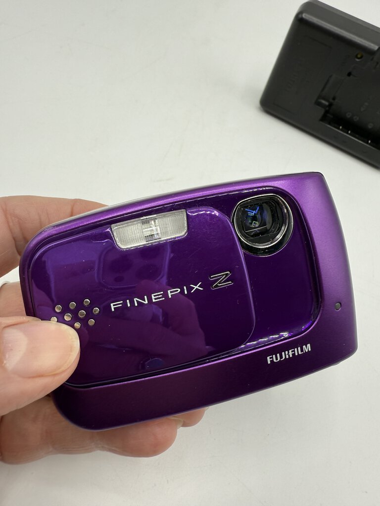 Fuji Fine Pix Z Digital Camera Purple Charger Untested /ro