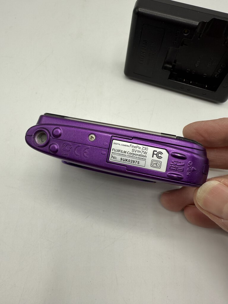 Fuji Fine Pix Z Digital Camera Purple Charger Untested /ro
