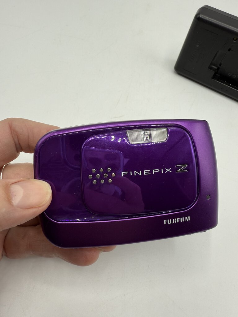 Fuji Fine Pix Z Digital Camera Purple Charger Untested /ro