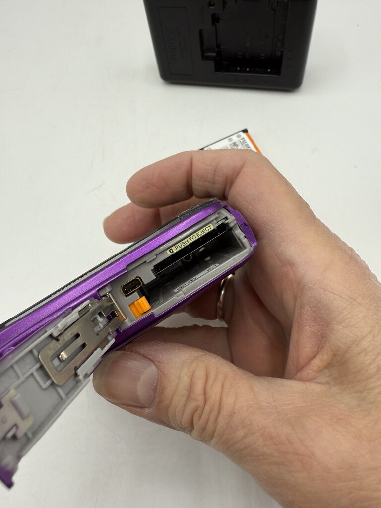 Fuji Fine Pix Z Digital Camera Purple Charger Untested /ro