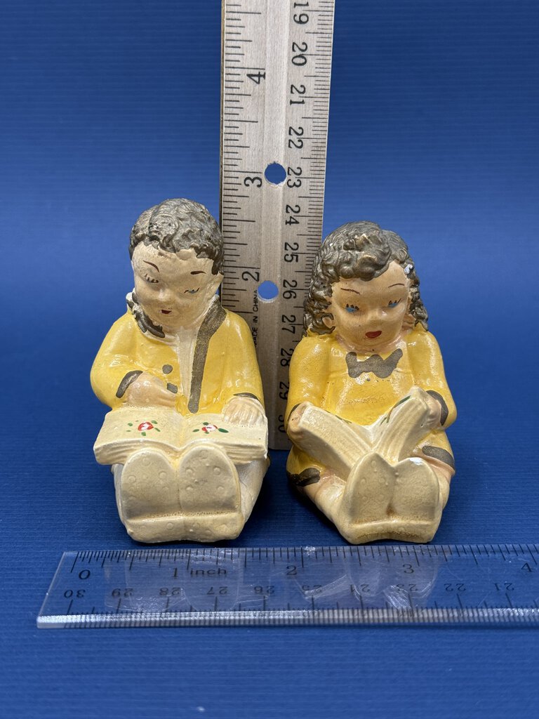 Vintage Chalkware Figurines Boy and Girl Reading Handpainted /ro