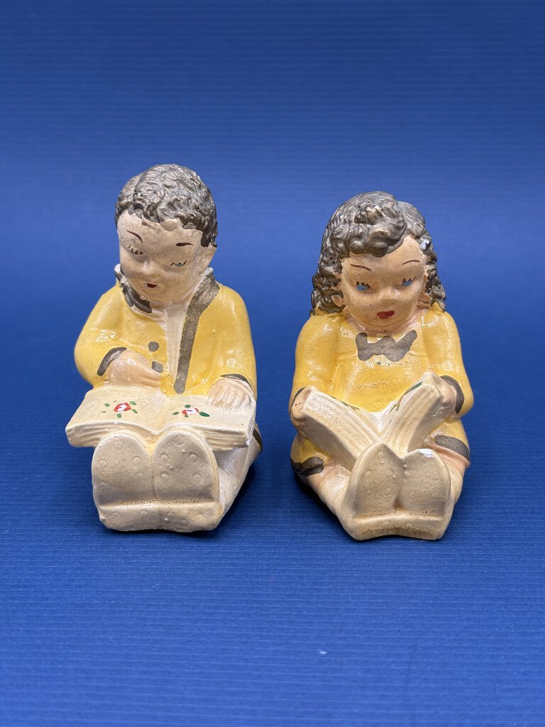 Vintage Chalkware Figurines Boy and Girl Reading Handpainted /ro