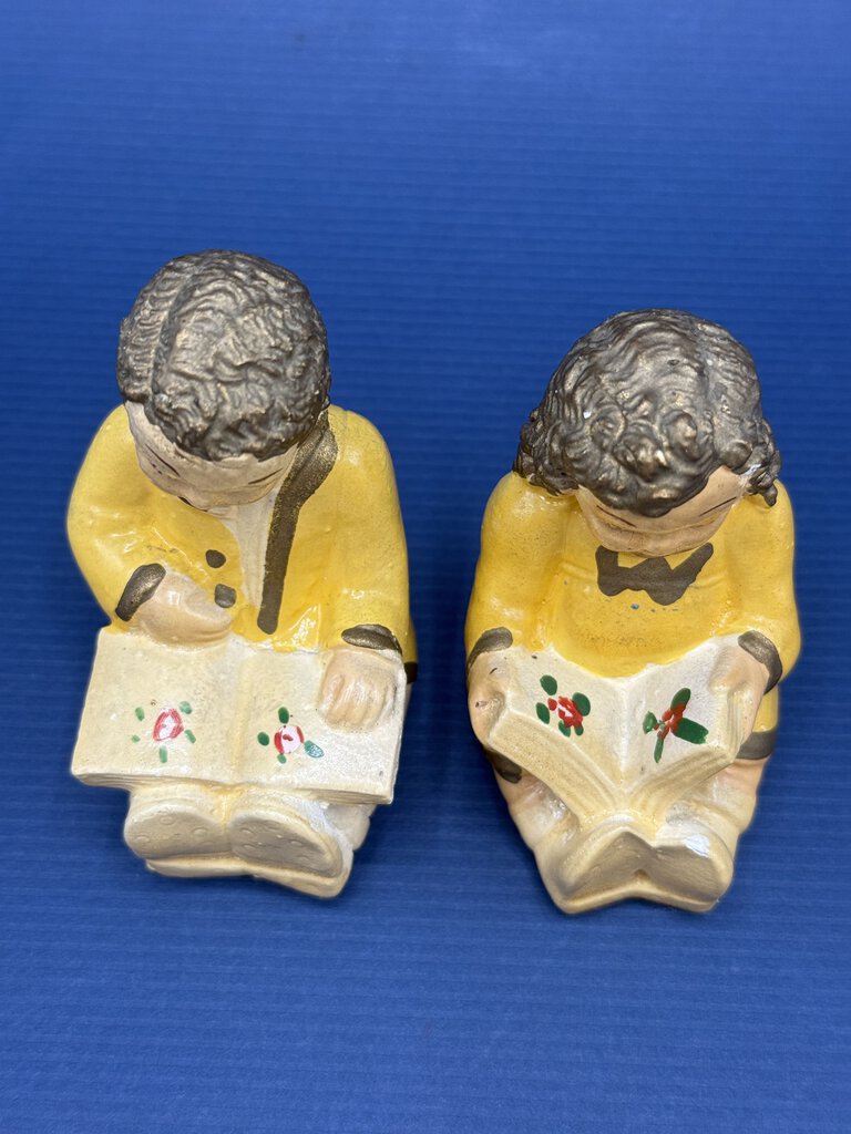 Vintage Chalkware Figurines Boy and Girl Reading Handpainted /ro