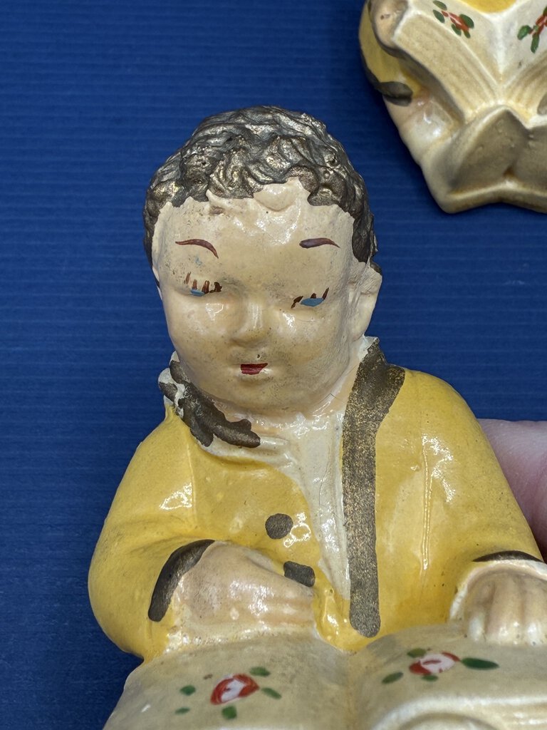 Vintage Chalkware Figurines Boy and Girl Reading Handpainted /ro
