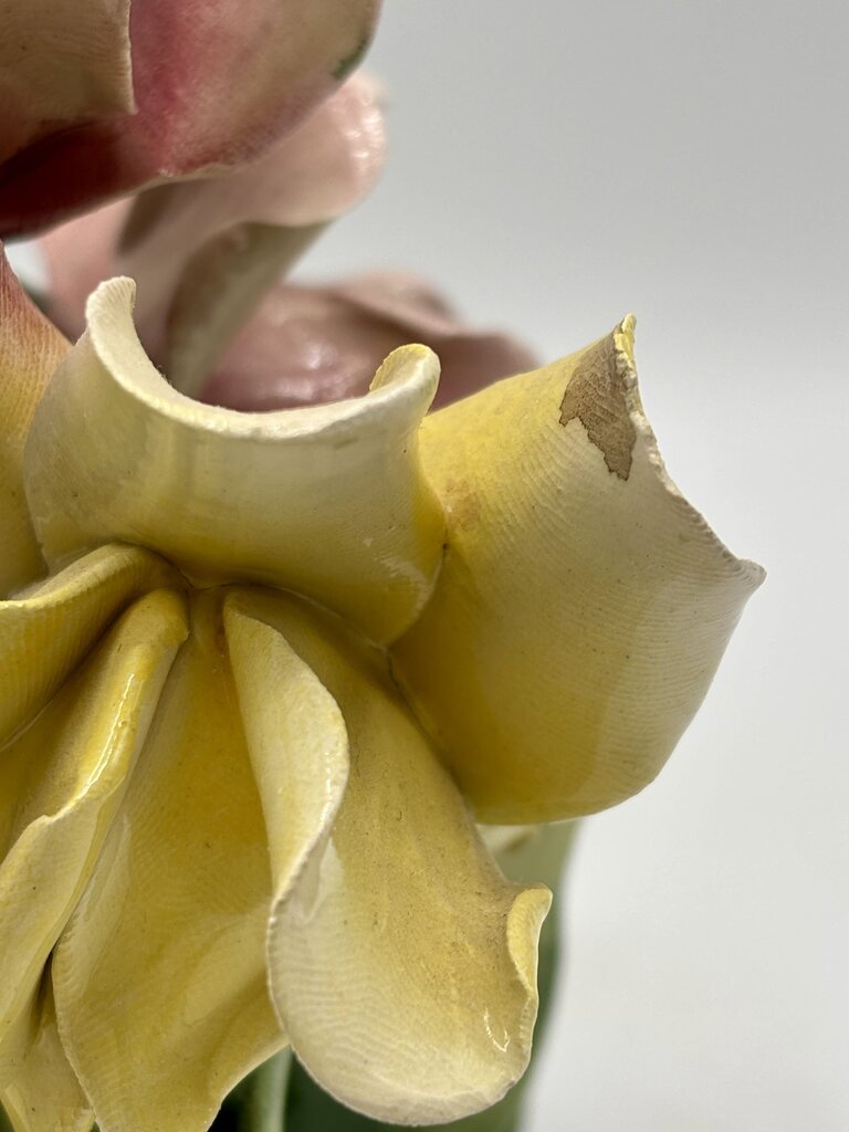 Capodimonte Flower Bouquet Roses /j