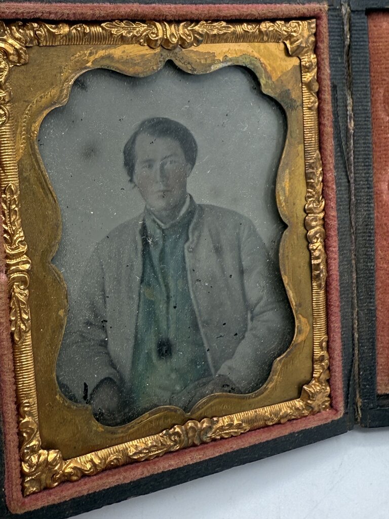 Antique Ambrotype Glass Plate Photograph of Man in Case /ro
