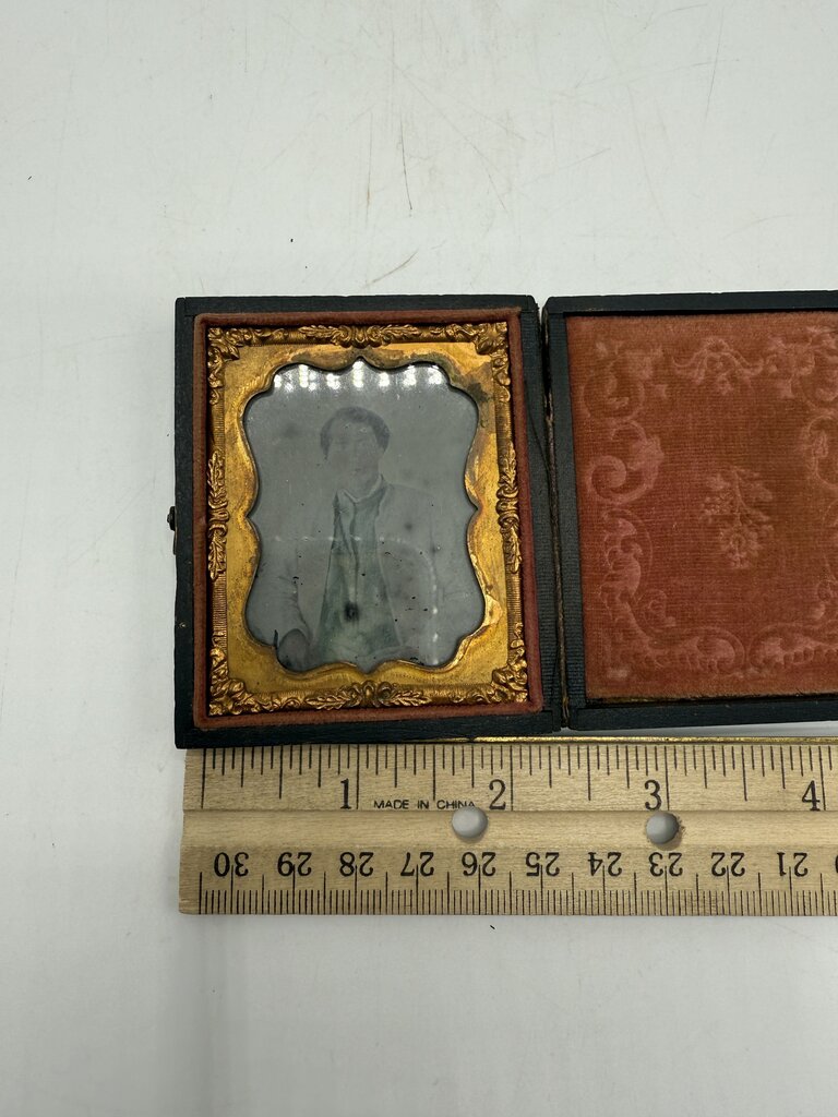 Antique Ambrotype Glass Plate Photograph of Man in Case /ro