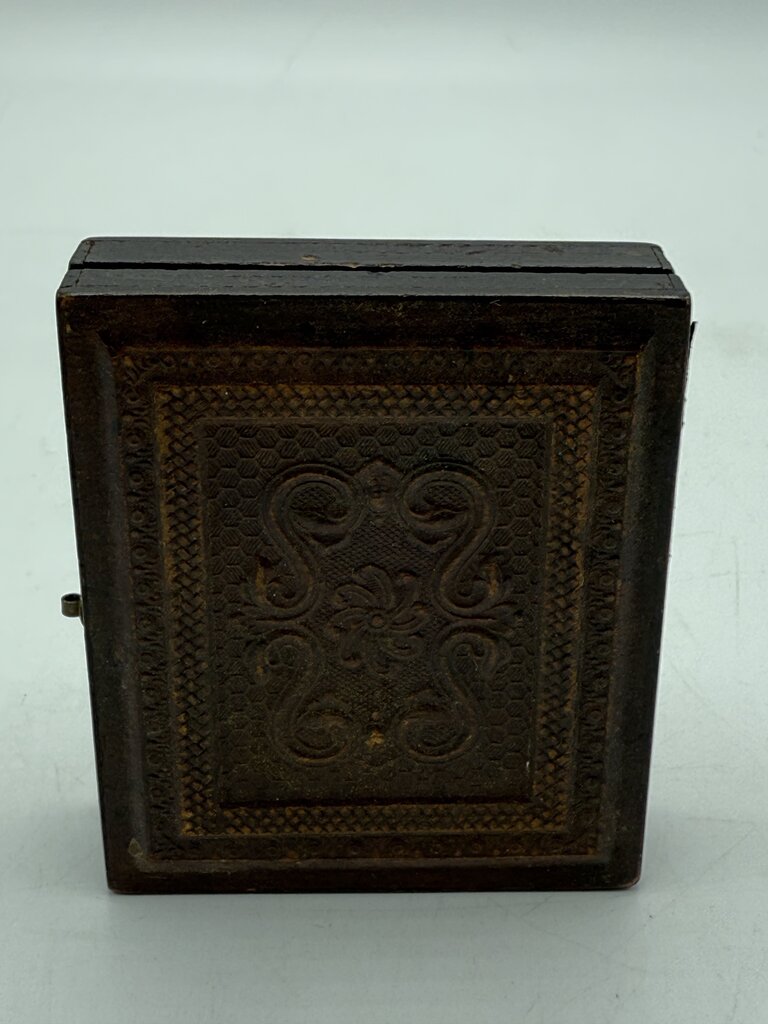 Antique Ambrotype Glass Plate Photograph of Man in Case /ro