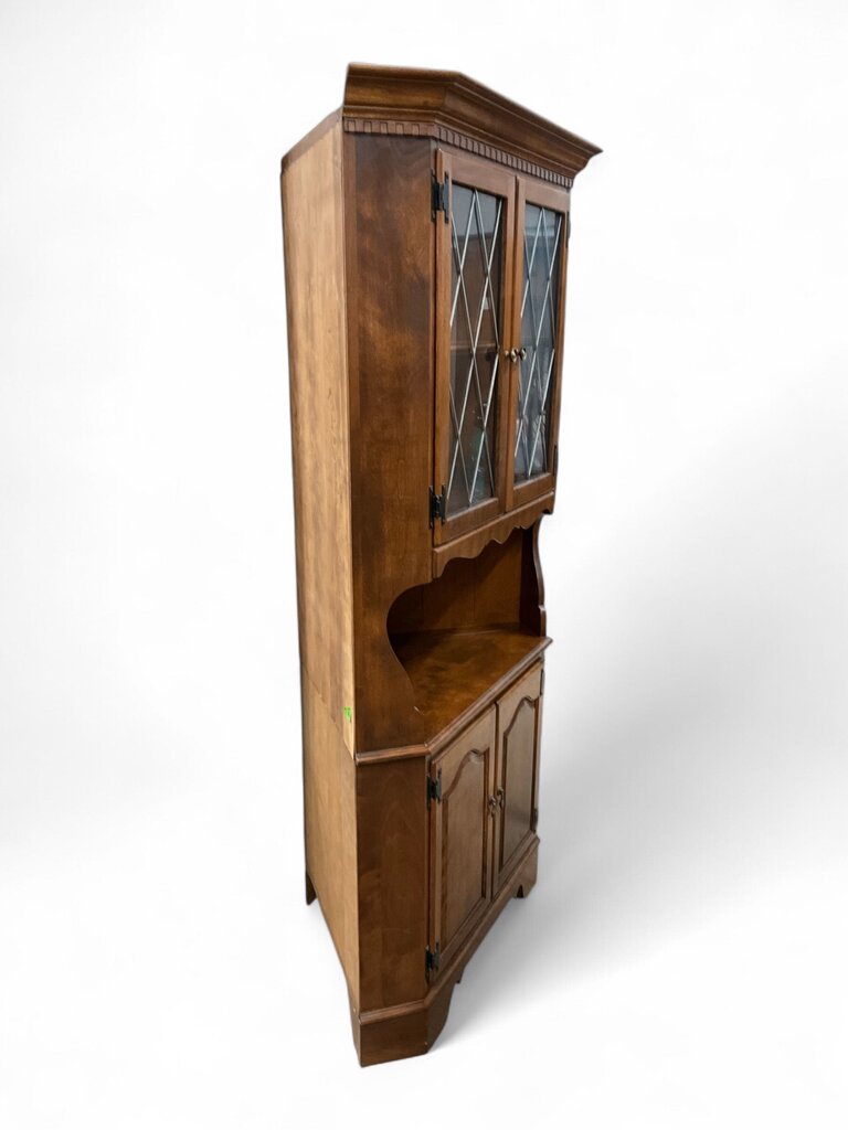 Maple Corner Hutch