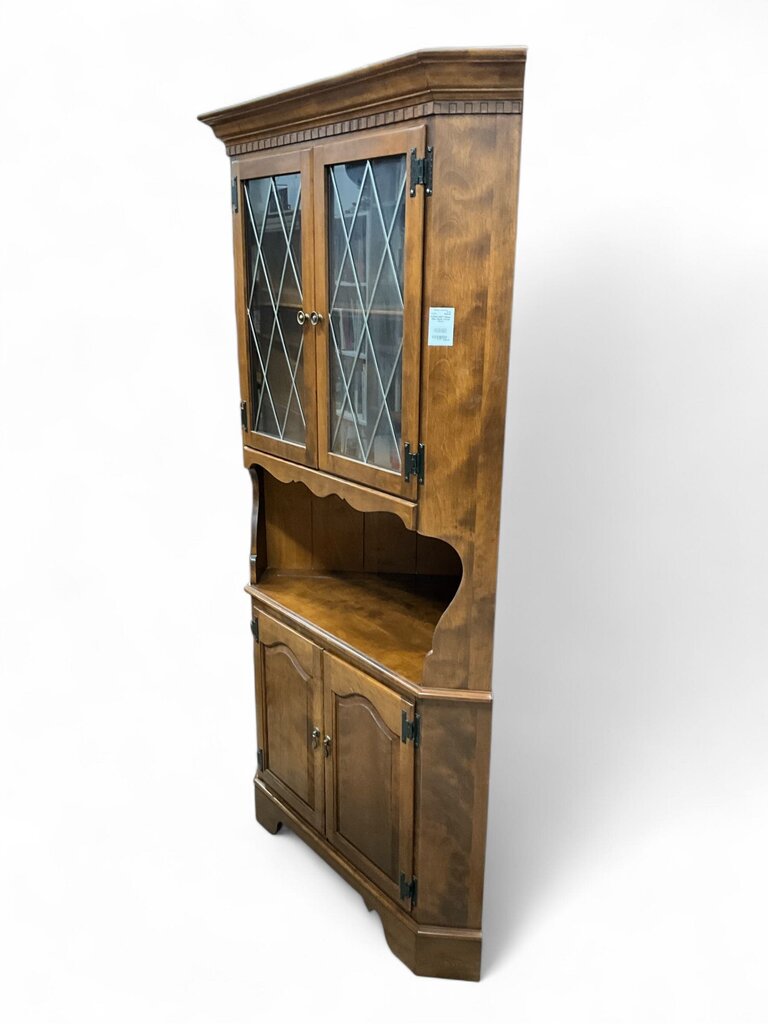 Maple Corner Hutch