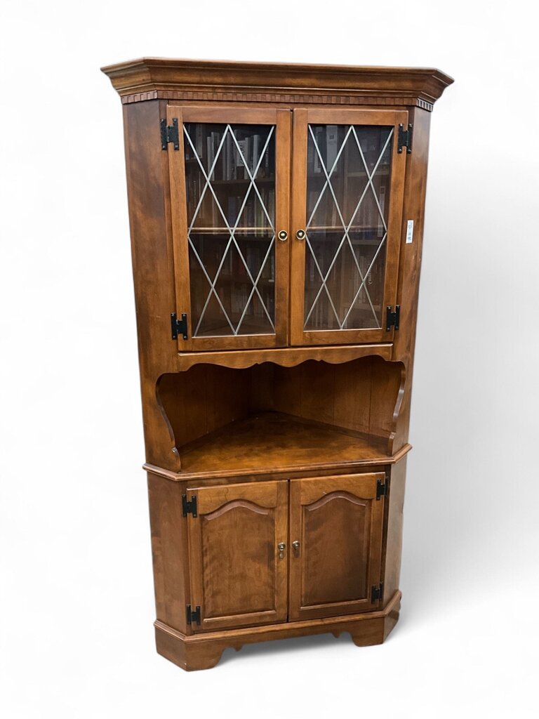 Maple Corner Hutch