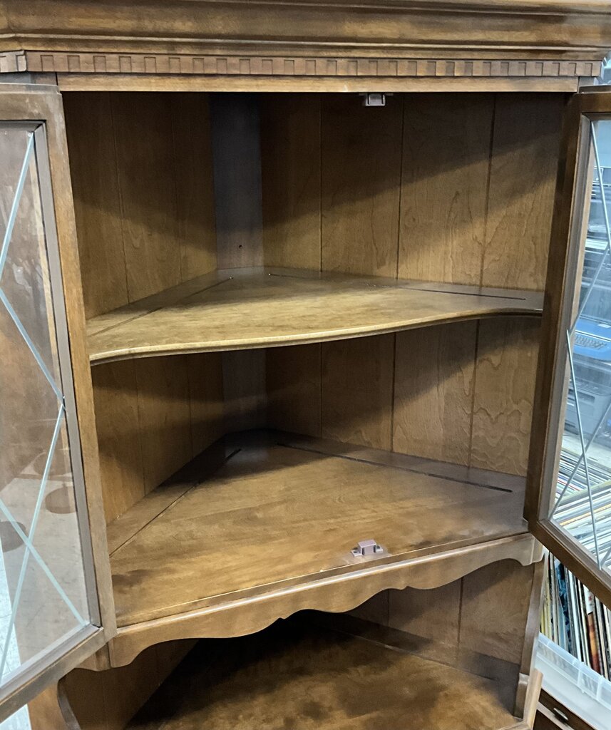 Maple Corner Hutch