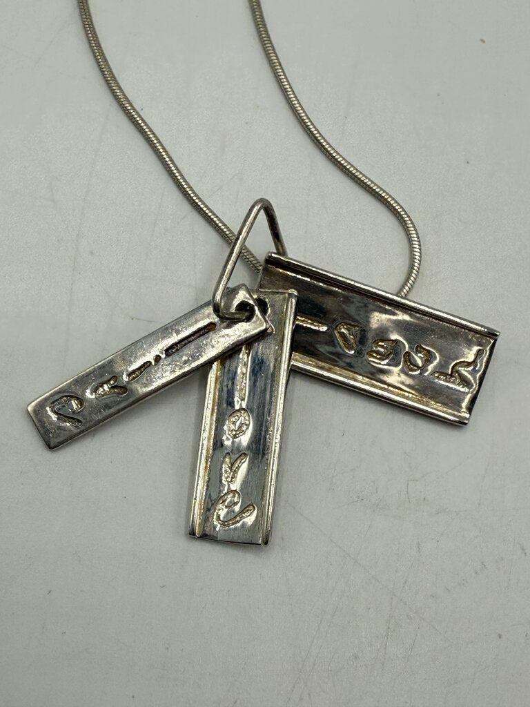 Sterling Silver Snake Chain Necklace Live Laugh Love Pendant 14.5” /ro