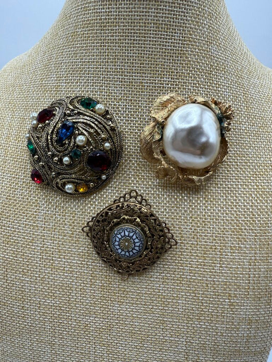 Unique Lot of 3 Beautiful Brooches /ro