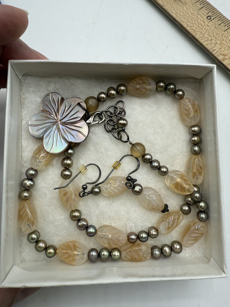 3 Piece Glass & Metal Bead Necklace & Pierced Earring Set /ro