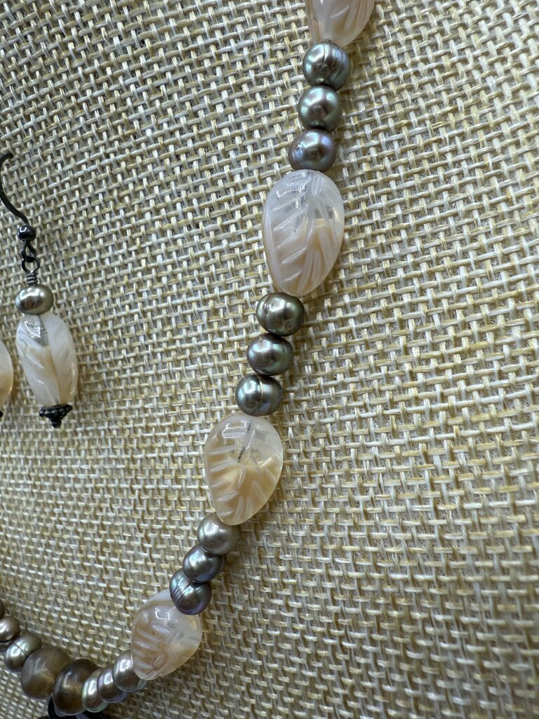 3 Piece Glass & Metal Bead Necklace & Pierced Earring Set /ro