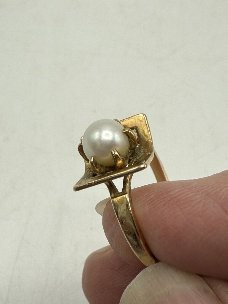 Vintage Yellow Gold 10KT Pearl Ring Size 7.5 /ro