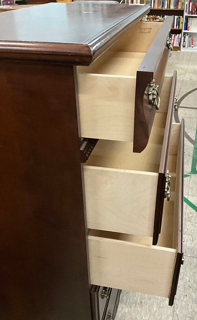 Traditional Chippendale Style Dresser