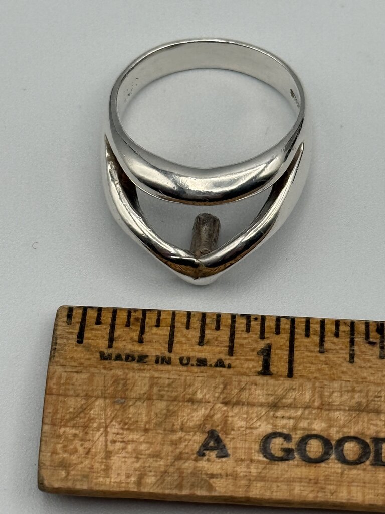 Solid Sterling Silver Ring with Raised V Design Size 9.5 /ro