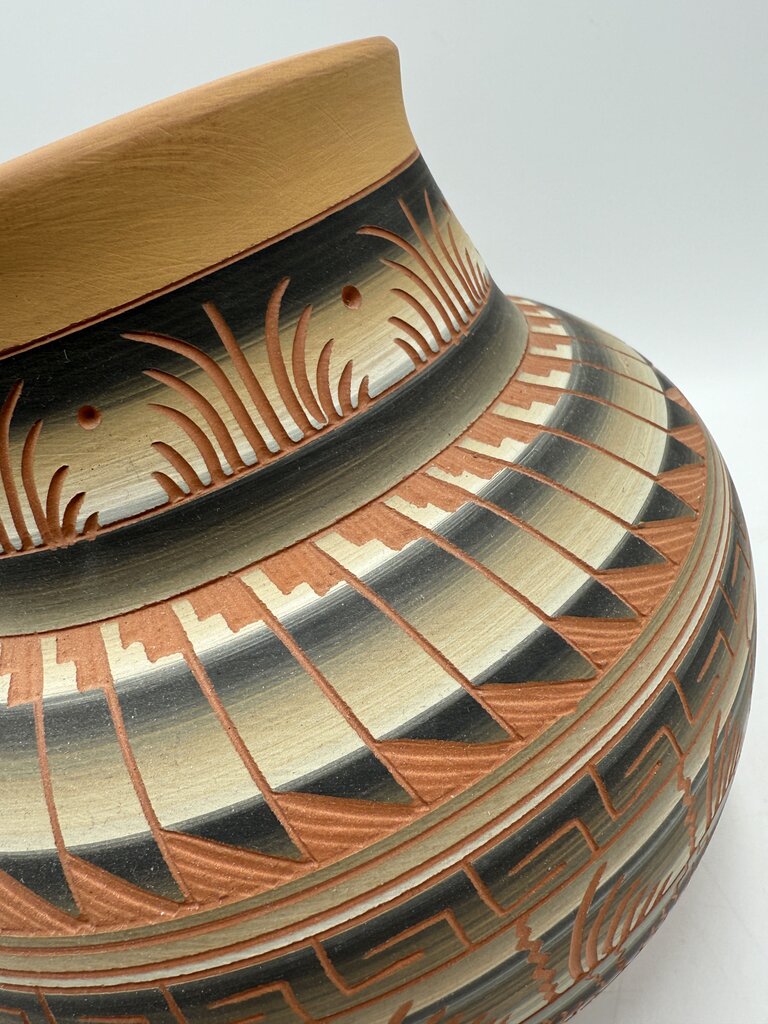 Native American Navajo Etched Clay Pottery 7” EUC /roh
