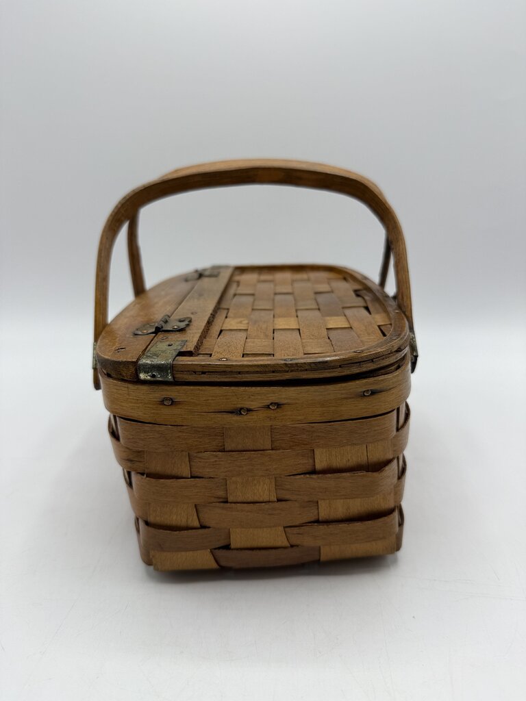 Vintage Woven Wood/Wicker Basket Lid Double Handles Latch /roh