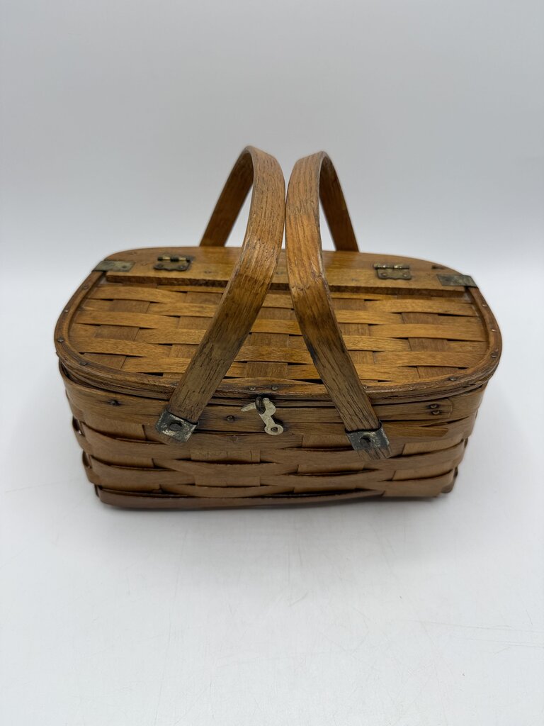 Vintage Woven Wood/Wicker Basket Lid Double Handles Latch /roh