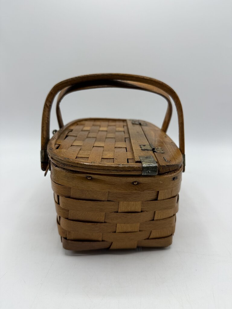 Vintage Woven Wood/Wicker Basket Lid Double Handles Latch /roh