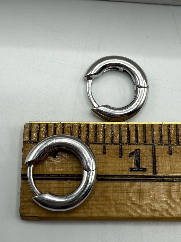 2 Pairs of Sterling Silver Hoop Pierced Earrings 4.95 Grams /ro