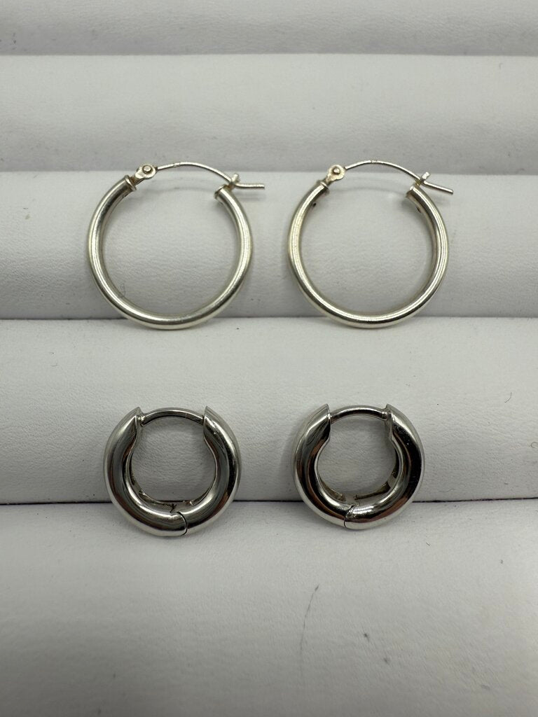 2 Pairs of Sterling Silver Hoop Pierced Earrings 4.95 Grams /ro