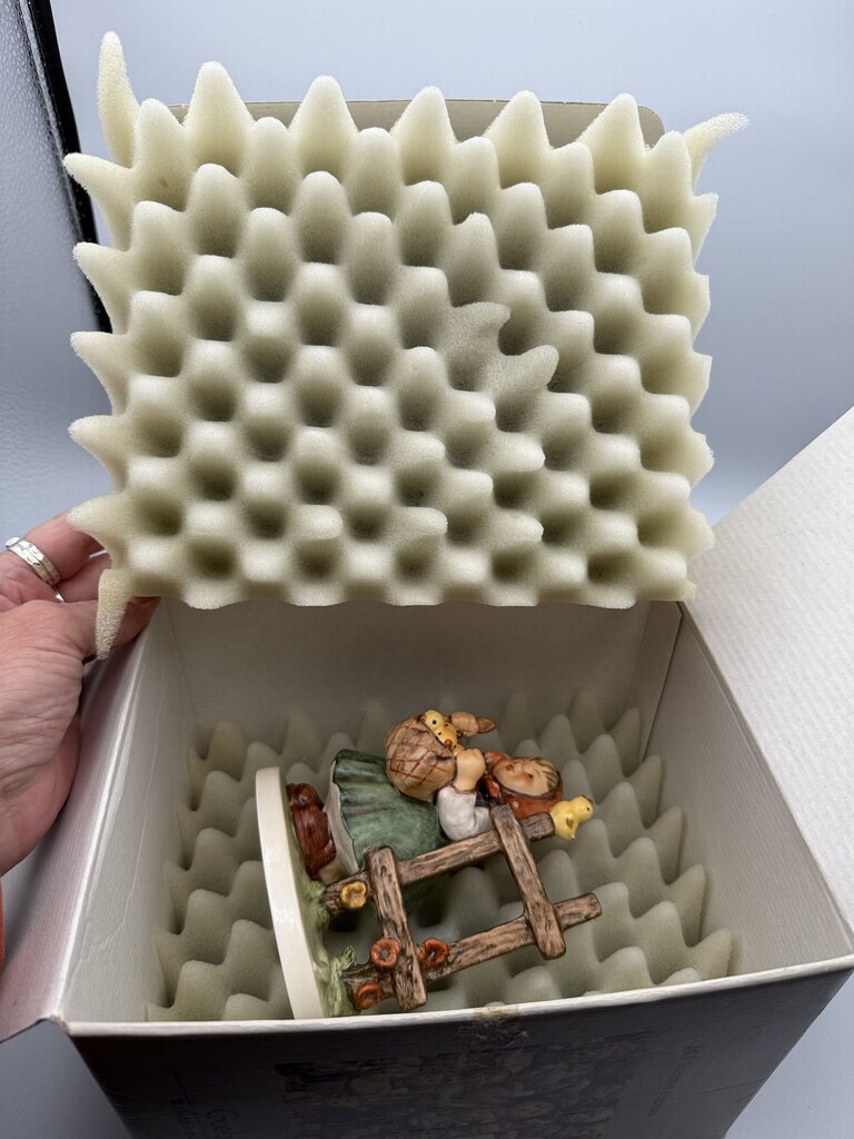 VTG J.M.Hummel “Chicken Licken” Figurine Germany /roh