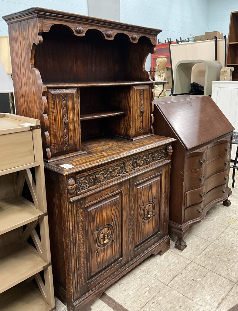 Feudal Oak Storage Hutch