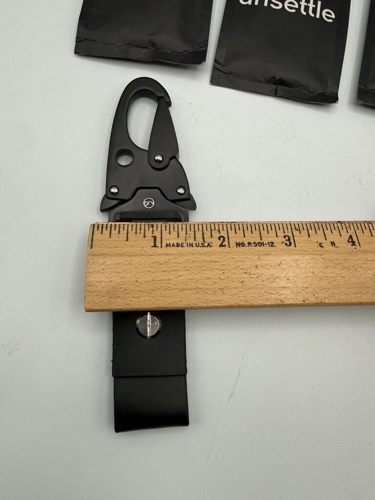 Unsettle brand set of 4 Black Metal Belt Loop Hook -Keychain /ro