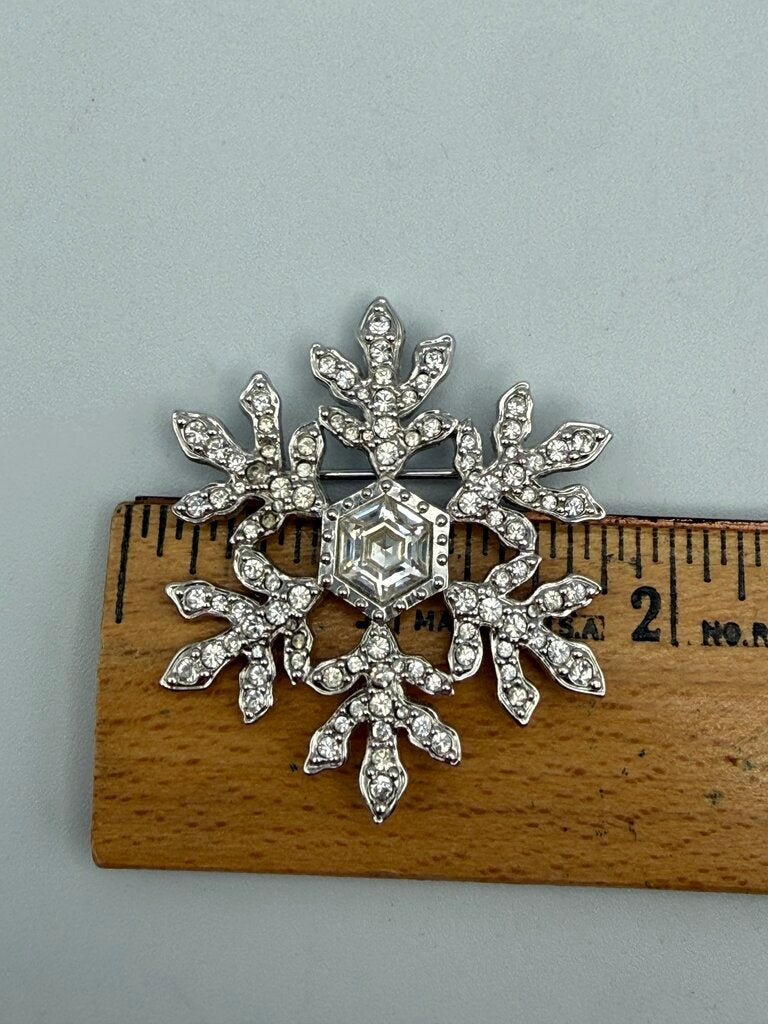 VTG Swarvoski Clear Crystal Snowflake Pin/Brooch Hallmarked /ro